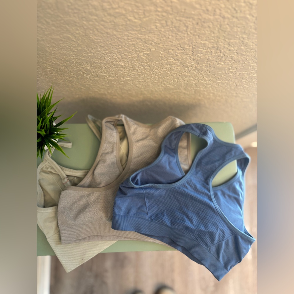 Boutique Bundle!🦋 3 Assortment of Sports Bras!! - Picture 2 of 2